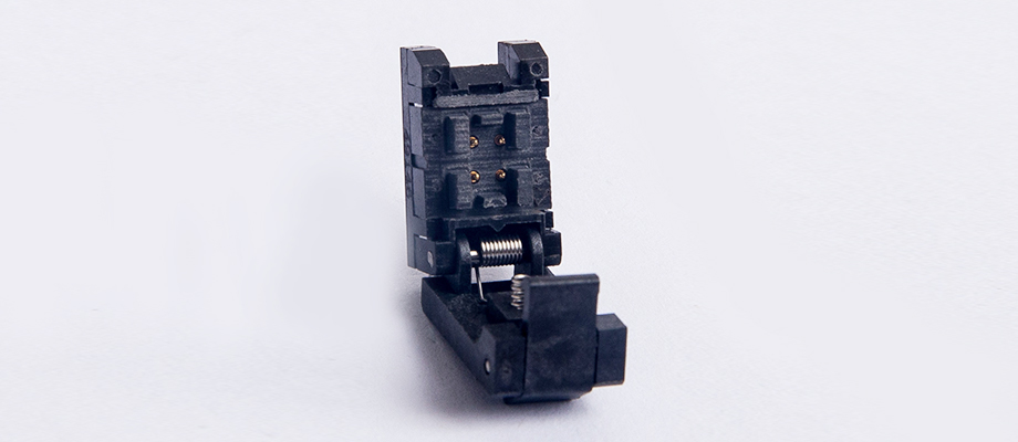 Crystal oscillator socket