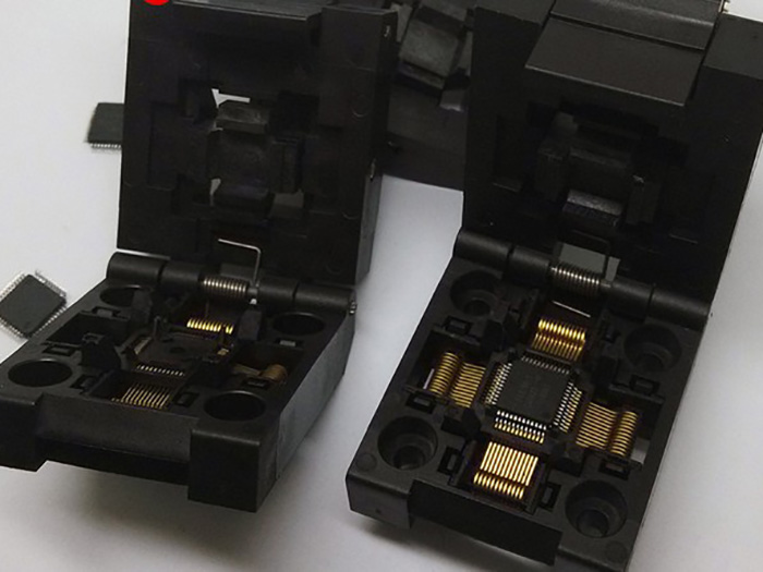 QFP32-0.5 White receptacle pin board 